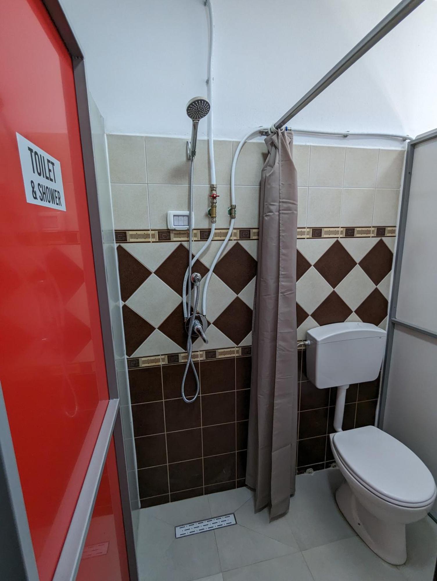 Tias Hostel Shkodër 外观 照片
